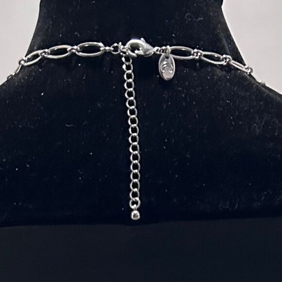 Charming Charlie Floral Bib Necklace Women's 7” Drop Silver-tone & White Chunky - Picture 6 of 8